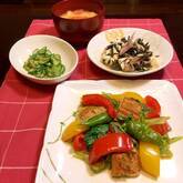 ウナギとパプリカの炒め物