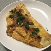 ニンニクがアクセント！納豆チーズオムレツ