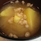 サツマイモと天かすのみそ汁