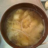 モヤシと油揚げのみそ汁
