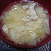 キャベツ豚肉のみそ汁