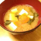 豆腐とワカメのみそ汁