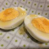 ゆで卵のゴマ油がけ