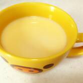 マグカップに材料を入れるだけ！レンジでプリン