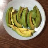 ごま油と塩だけ！無限に食べられるアボカドのお刺身