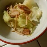 キャベツとエノキの酢の物