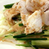 お肉も野菜もたっぷり！大満足の豚しゃぶのせサラダうどん