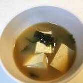 豆腐とワカメのみそ汁