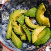 ごま油と塩だけ！無限に食べられるアボカドのお刺身