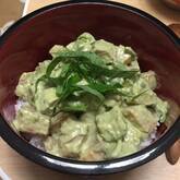 ワサビマヨソースで！サーモンアボカド丼