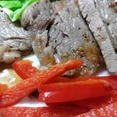 野菜添えステーキ