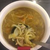 カレー風味のチキンスープ