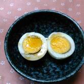 ゆで卵のゴマ油がけ