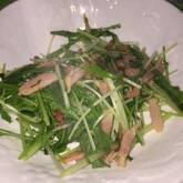 サッと作れる！ニンニク香る水菜とベーコンのシンプル炒め