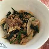 ピリ辛で食欲そそる！小松菜と豚肉の中華炒め