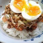 簡単ピリ辛！豚キムチと納豆丼 ごはんが進む