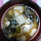 豆腐とモヤシのみそ汁