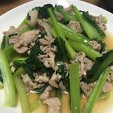 ピリ辛で食欲そそる！小松菜と豚肉の中華炒め