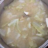 キャベツと厚揚げのみそ汁