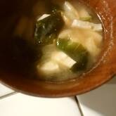 豆腐とワカメのみそ汁