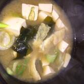 豆腐とワカメのみそ汁