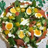 リース状に並べるだけ！リースサラダ