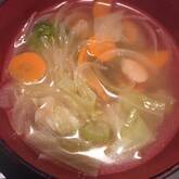 キャベツとソーセージのスープ