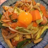 クセになるおいしさ！ピリ辛豚キムチ焼きうどん