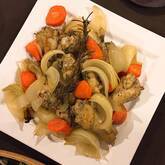 おうちクリスマスの定番！漬けて焼くだけ簡単手羽元のローストチキン