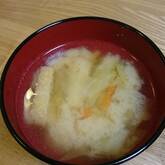 キャベツとニンジンのみそ汁