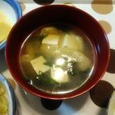 豆腐とワカメのみそ汁