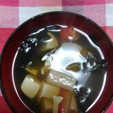 豆腐とワカメのすまし汁