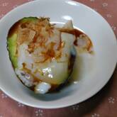 アボカドの温泉卵のっけ