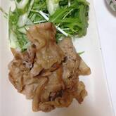 豚肉と玉ネギのカリカリサラダ