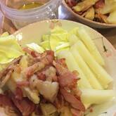 キノコと揚げジャガイモのホットサラダ