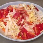 白菜とカリカリベーコンのサラダ