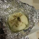 玉ねぎが主役！丸ごと新玉ねぎのホイル焼き