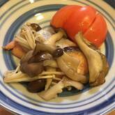 10分で完成！鮭とキノコで具だくさんアヒージョ