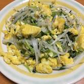 簡単激ウマ！もやしとふんわり卵のにんにくマヨ炒め