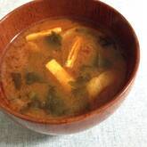 油揚げとワカメのみそ汁