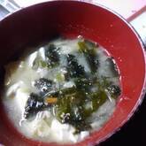 豆腐とワカメのみそ汁