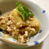 ジャガイモと鶏そぼろのバターしょうゆ煮