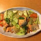 鮭と彩り野菜のドレッシング炒め