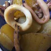おふくろの味！しみしみ大根とやわらかイカの煮物