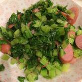 セロリの葉とソーセージ炒め