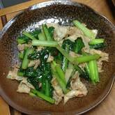 ピリ辛で食欲そそる！小松菜と豚肉の中華炒め