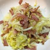 白菜とカリカリベーコンのサラダ
