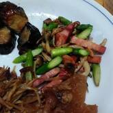 ニンニク風味の間違いないおいしさ！アスパラとベーコンのガーリック炒め