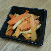 ニンジンとちくわのみそ炒め