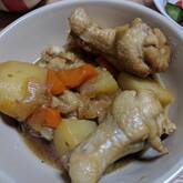 簡単人気！じゃがいもと手羽元の煮物